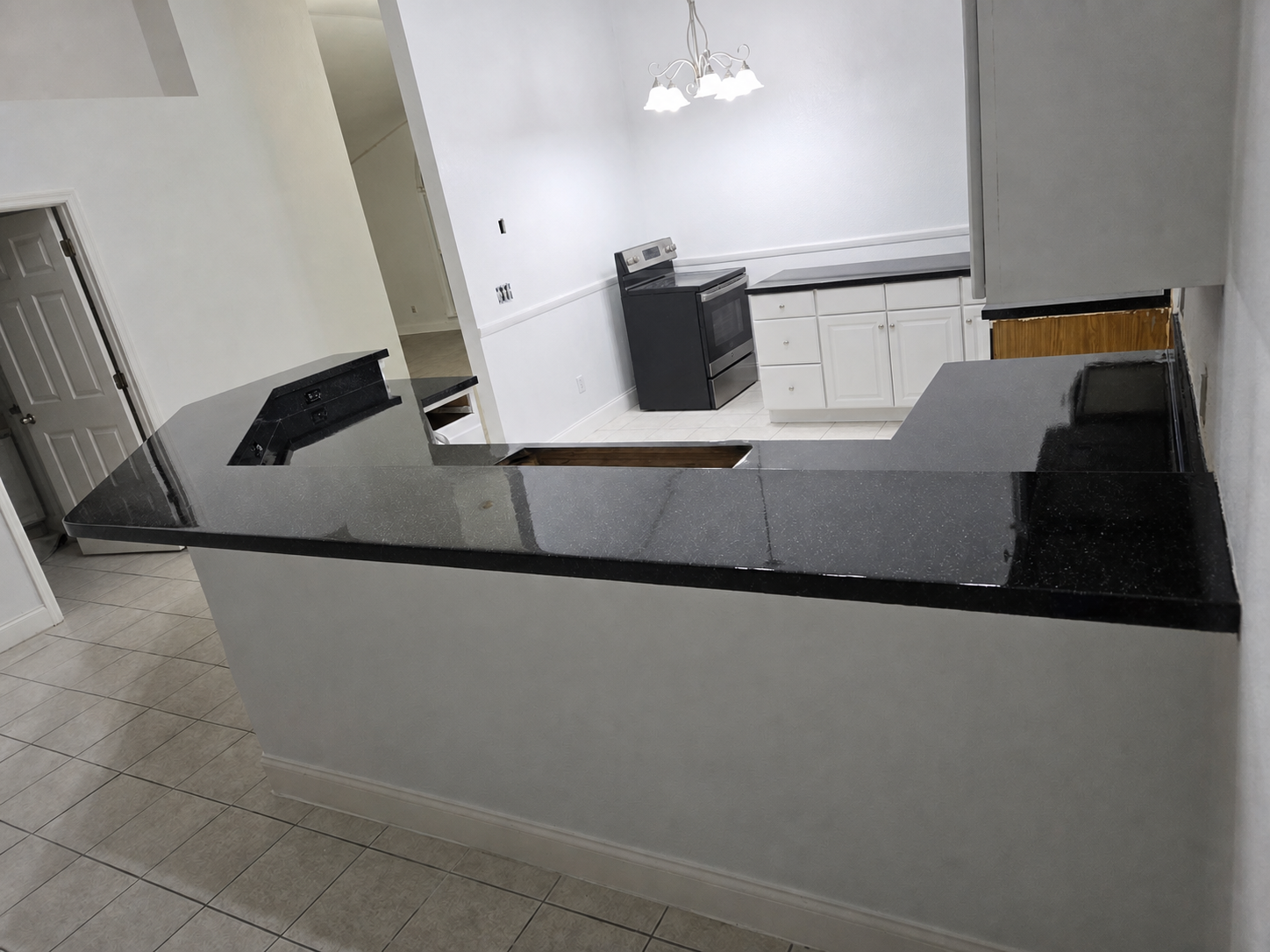 Glossy black counter finish viewed from the side